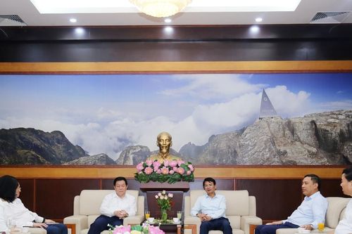 Bí thư Tỉnh ủy Đặng Xuân Phong tiếp đồng chí Nguyễn Trọng Nghĩa, Bí thư Trung ương Đảng, Trưởng ban Tuyên giáo Trung ương