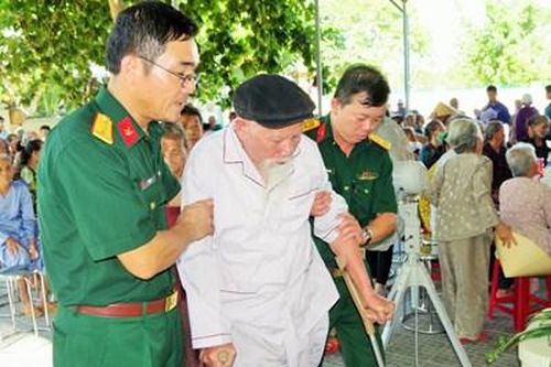 Khám bệnh, cấp thuốc miễn phí cho hơn 300 người có công ở huyện Quảng Điền