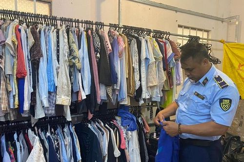 Đắk Lắk: Thu hơn 500 sản phẩm quần áo không rõ nguồn gốc, xuất xứ