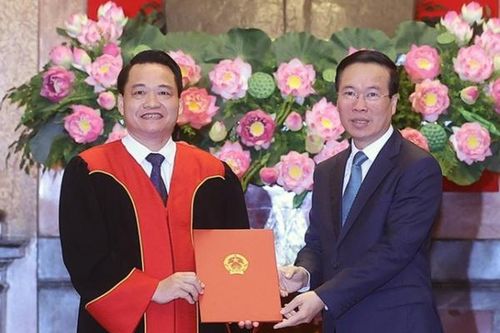 Chủ tịch nước Võ Văn Thưởng trao quyết định bổ nhiệm Thẩm phán Tòa án nhân dân tối cao