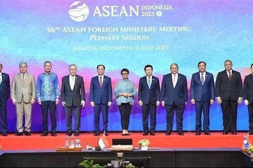 Khẳng định cam kết và củng cố ASEAN