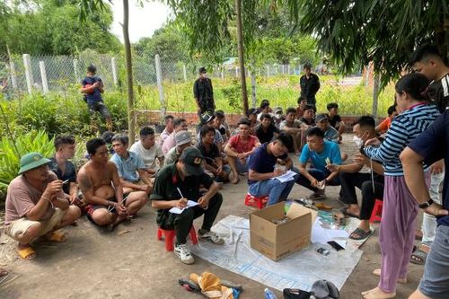 Bắt 47 đối tượng lắc tài xỉu, thu hơn 270 triệu đồng