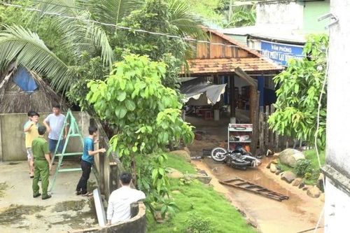Thoát khỏi lò mổ, trâu đực húc bị thương 5 người