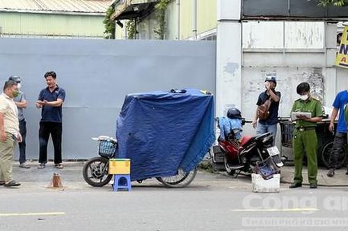 Thương tâm người đàn ông đi xe lăn bán vé số gục chết giữa đường