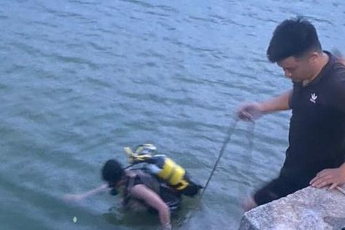 Nghệ An: Tìm kiếm nam sinh đuối nước thương tâm