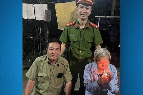 Đưa cụ ông 80 tuổi bị lạc cách nhà gần 100km về đoàn tụ người thân