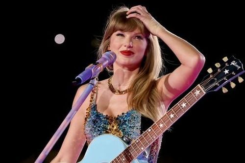 Taylor Swift bị khán giả ném đồ vào người lúc rời sân khấu sau concert