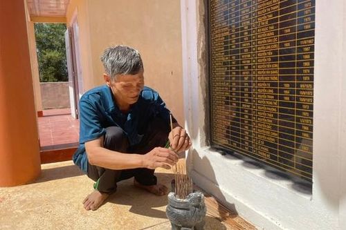 Về lại 'xóm anh hùng'