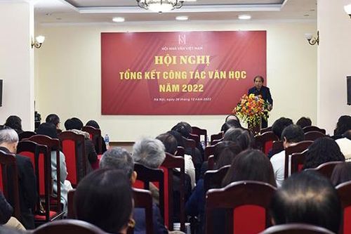 Tôn vinh cống hiến của nhà văn lão thành tiêu biểu