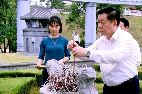 Trưởng Ban Tuyên giáo Trung ương dâng hương tưởng niệm nhà yêu nước Nguyễn Thái Học