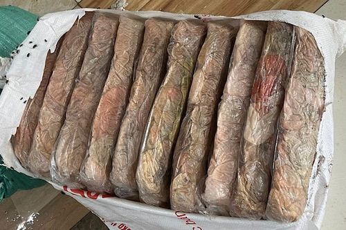Ngăn chặn hơn 2,3 tấn thực phẩm bẩn tuồn ra thị trường