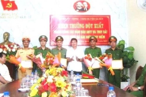 Khen thưởng đột xuất các tập thể, cá nhân bắt giữ 3 đối tượng truy nã đặc biệt trong vụ khủng bố ở Đắk Lắk