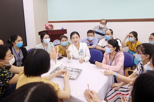 70 bác sĩ được cấp chứng chỉ kỹ thuật tiêm botulinum toxin