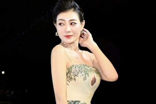 Thời trang cuốn hút của diễn viên Thanh Hương