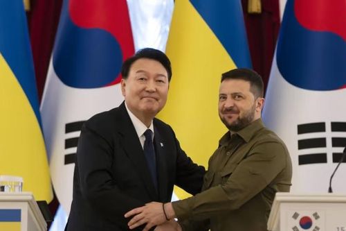 Tổng thống Hàn Quốc bất ngờ thăm Ukraine
