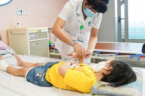 Kẹt chân vào nan hoa xe đạp, nhiều trẻ đứng trước nguy cơ hoại tử gót chân