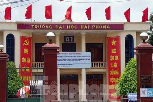Điểm nhấn giáo dục: Vào đại học 2 năm, nam sinh bất ngờ nhận tin sốc