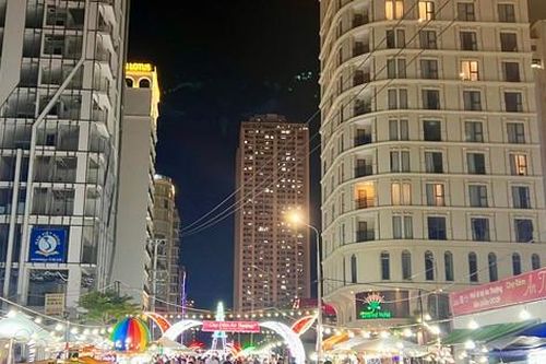 Đà Nẵng khai trương phố đi bộ, chợ đêm thanh toán không tiền mặt