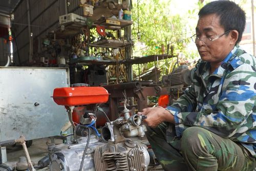 Lão nông biến đồng nát thành máy nông nghiệp thông minh, trăm người đặt mua
