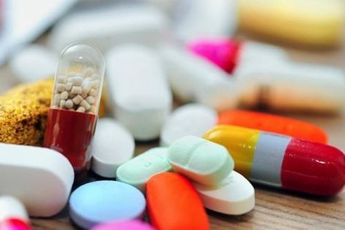 Người đàn ông có chiếc lưỡi kỳ dị sau khi dùng thuốc kháng sinh