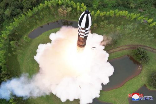 Bí ẩn ICBM nhiên liệu rắn kiểu mới Hwasong-18 của Triều Tiên