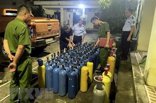 Lạng Sơn: Phát hiện xe chở 90 bình khí không có nguồn gốc, xuất xứ