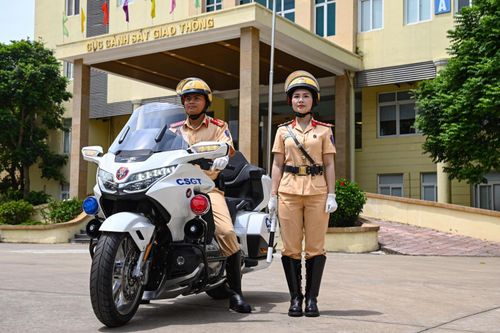 Bàn giao 30 siêu mô tô cho Công an 11 tỉnh, thành phố