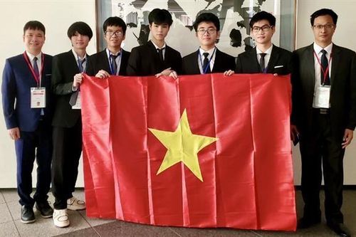 Đoàn Việt Nam 'bội thu' huy chương tại Olympic Vật lí Quốc tế năm 2023