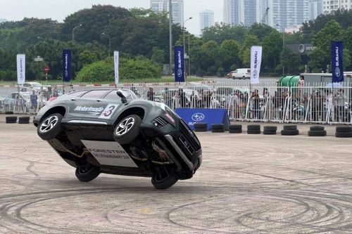 Kỷ lục gia điều khiển ô tô mạo hiểm trở lại Việt Nam