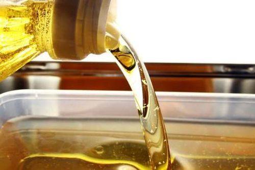 Vì sao Mỹ nhập khẩu hơn nửa triệu thùng 'vàng lỏng' đã qua sử dụng từ Trung Quốc?