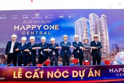 Vạn Xuân Group cất nóc Happy One Central
