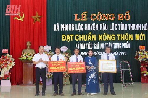 Xã Phong Lộc (Hậu Lộc) đón bằng công nhận đạt chuẩn nông thôn mới