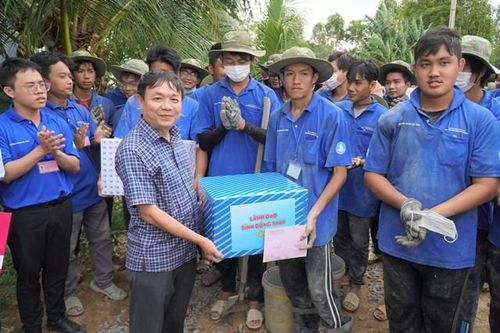 Phó Bí thư Thường trực Tỉnh ủy thăm sinh viên tình nguyện 'Mùa hè xanh'