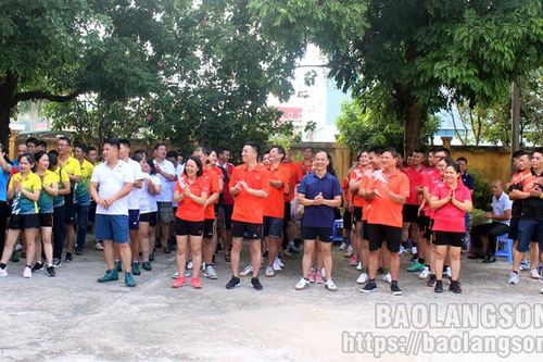 Gần 70 vận động viên tham gia giao lưu thể thao chào mừng kỷ niệm ngày truyền thống thi hành án dân sự
