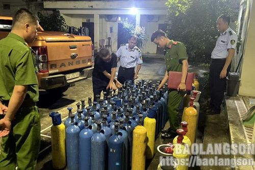 Tạm giữ 90 bình nghi là khí cười
