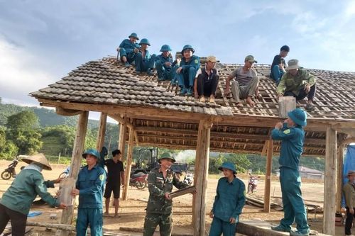 LLVT huyện Bảo Yên hỗ trợ dân di dời đến nơi ở mới để sớm giao đất cho dự án Cảng hàng không Sa Pa