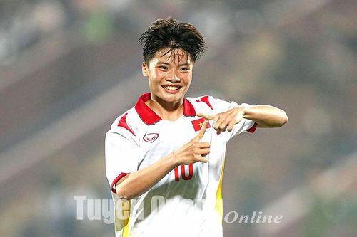 Nữ cầu thủ Ngọc Minh Chuyên 2 lần giành danh hiệu Vua phá lưới