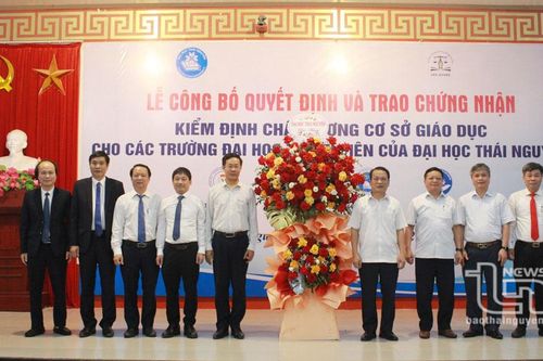 Đại học Thái Nguyên: Trao chứng nhận kiểm định chất lượng giáo dục cho 4 trường thành viên