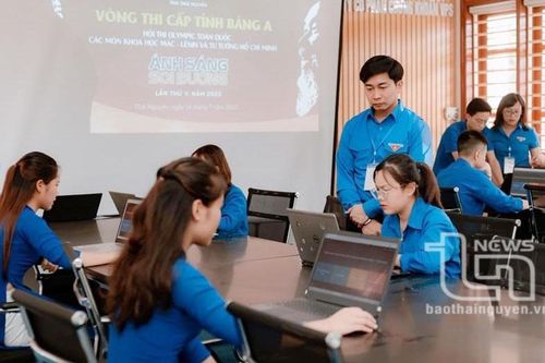 13 thí sinh dự thi Olympic 'Ánh sáng soi đường'
