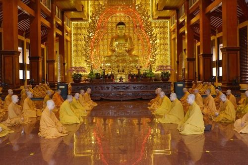 Chư Tăng GHPGVN TP.HCM Bố-tát, thính giới chung tại Việt Nam Quốc Tự