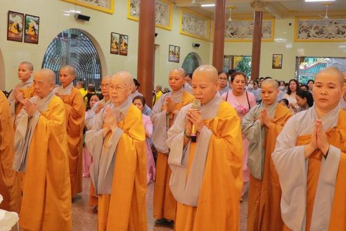 Ni viện Vạn Hạnh (TP.Thủ Đức) cúng dường các trường hạ tập trung trên địa bàn thành phố