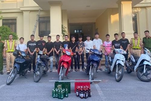 Thấy Công an, nhóm côn đồ bỏ xe máy, vứt phóng lợn tháo chạy
