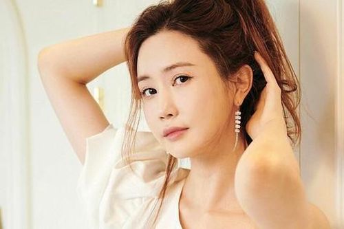 'Nữ hoàng dao kéo' Lee Da Hae giảm cân nhờ ngô và khoai lang