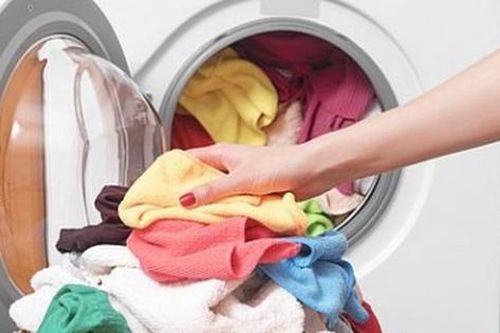 Tác hại của việc để quần áo trong máy giặt quá lâu