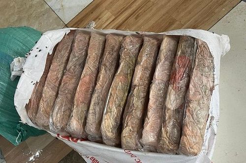 Chặn hàng nghìn tấn 'thực phẩm bẩn' trước khi đến bàn ăn