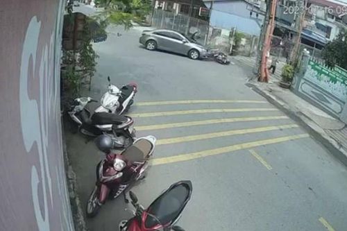 Điều tra lái xe ô tô đâm trực diện vào vợ cũ và tình địch