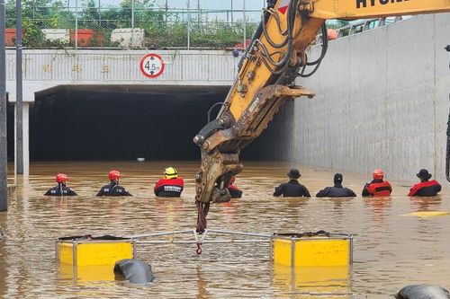 Hàn Quốc tìm thấy thêm 4 thi thể trong đường hầm ngập nước