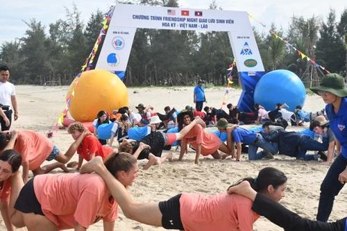 Lần đầu tiên giao lưu sinh viên quốc tế Mỹ, Lào và Việt Nam