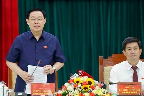 Chủ tịch Quốc hội Vương Đình Huệ làm việc với Ban Thường vụ Tỉnh ủy Quảng Trị