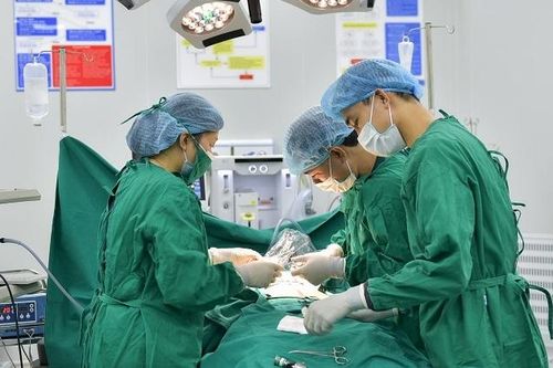 Không chủ quan khi thấy đau âm ỉ thắt lưng trái